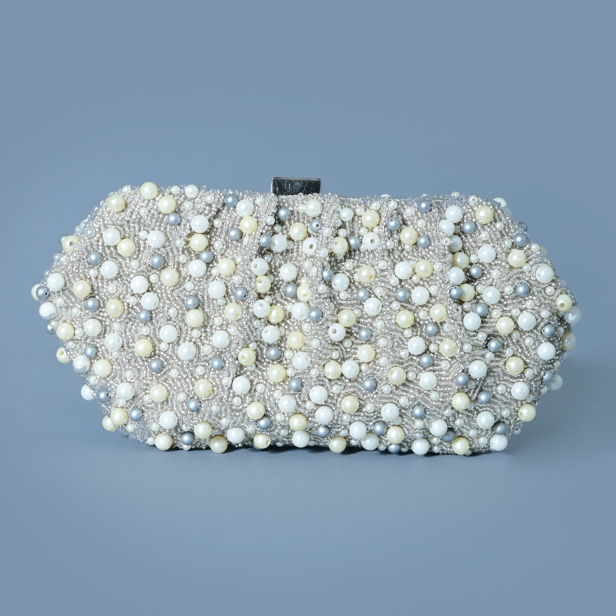 Mono pearl cluster clutch